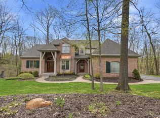 9028 Green Hickory Ln, Fenton, MI 48430