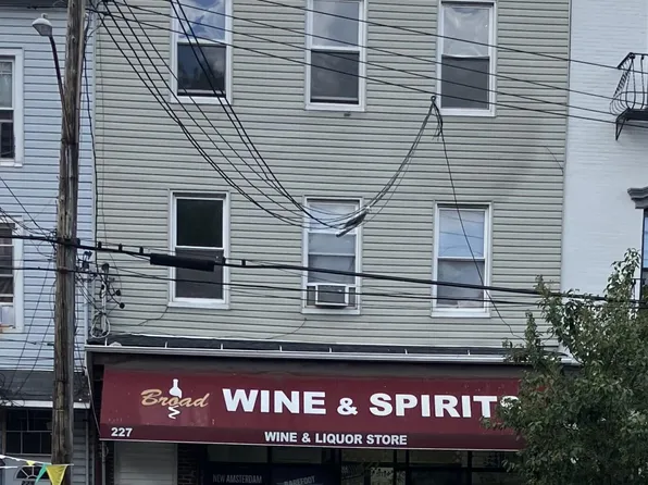 227 Broad St, Staten Island, NY 10304