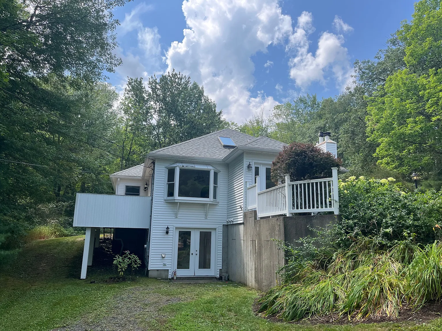 337 Commercial St — Photo 2