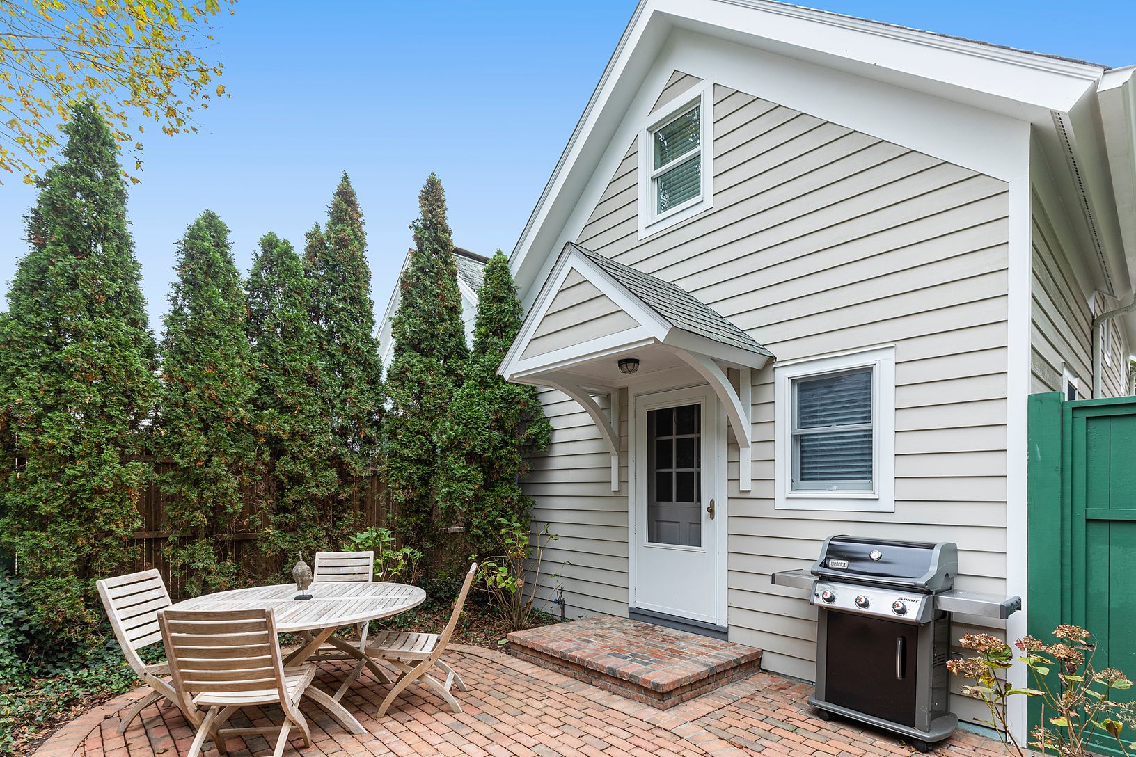  Brick Back Entertaining Patio