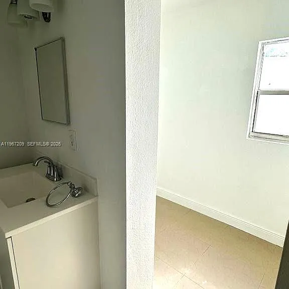 1770 NW 19th Ter #G — Photo 9