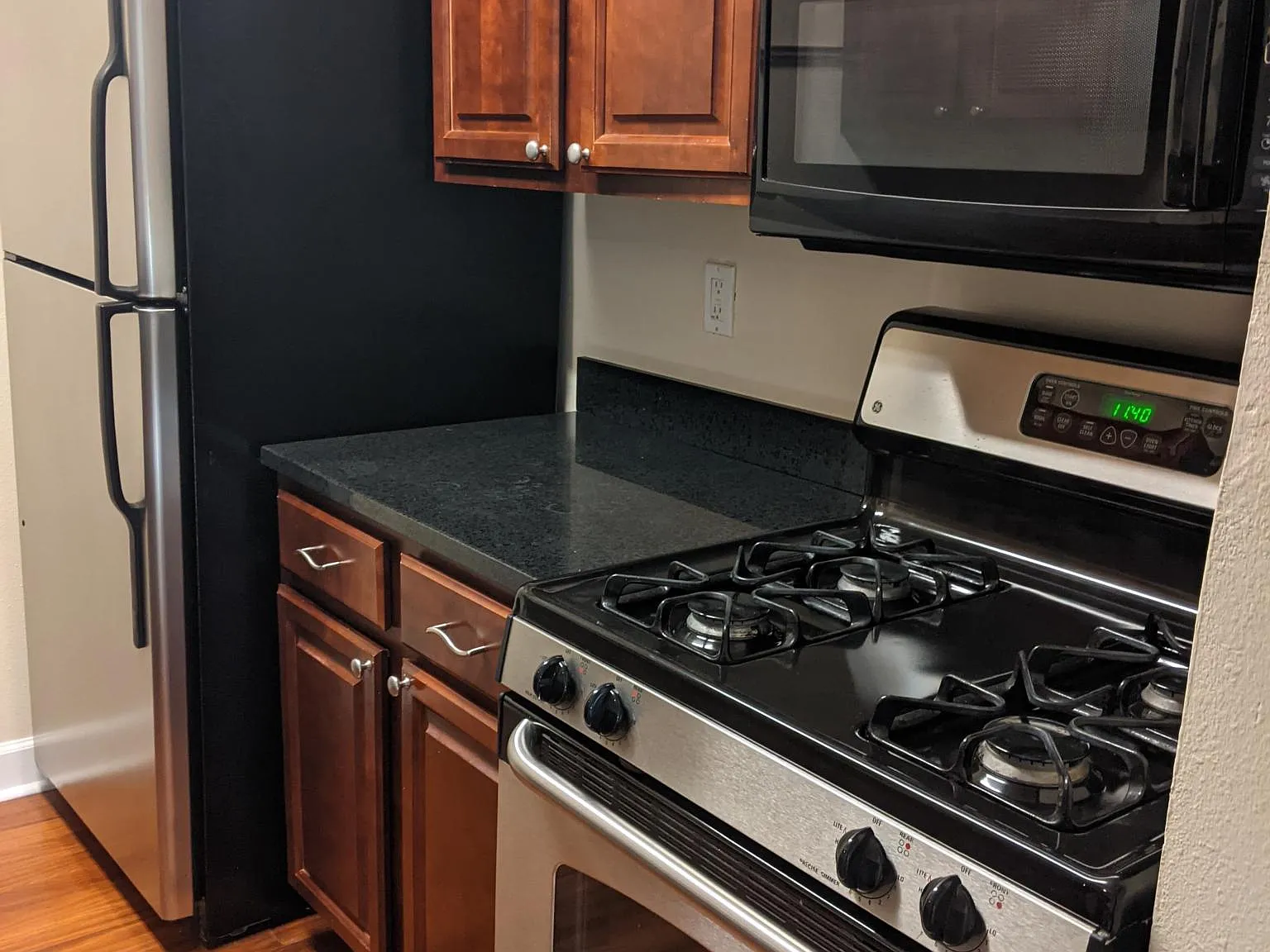 1 bed, 1.5 bath, 830 sqft, $1,400 — Photo 3