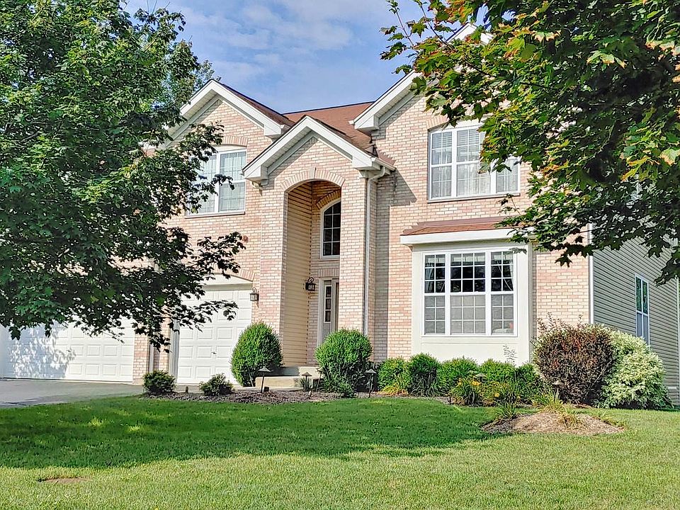 1st image of 1384 Essex Dr