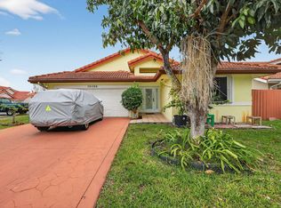 19065 NW 85th Ct, Hialeah, FL 33015