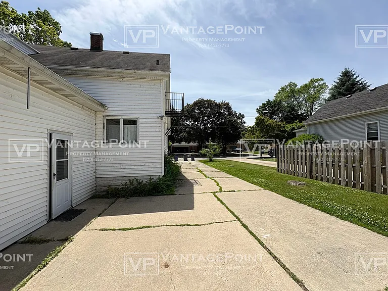 1163 McCormick St — Photo 14