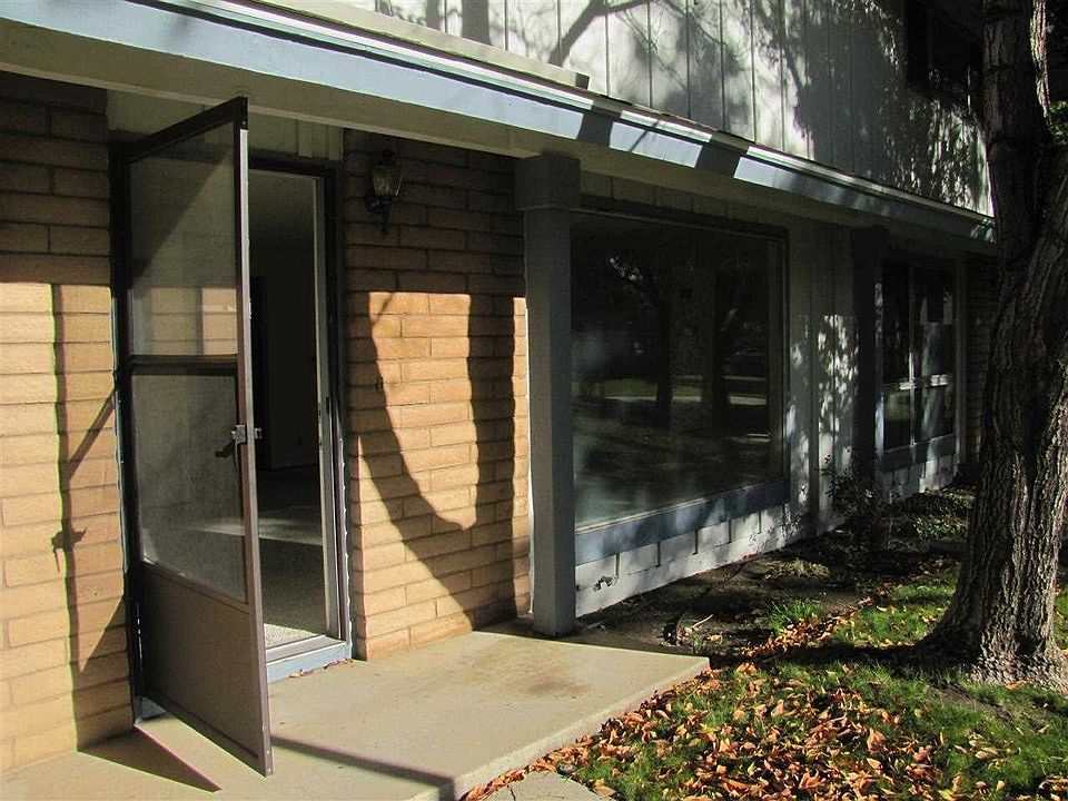 1st image of 987 Crestwood Dr