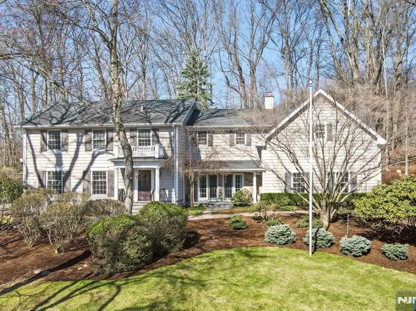 760 Riven Wood Rd, Franklin Lakes, NJ 07417