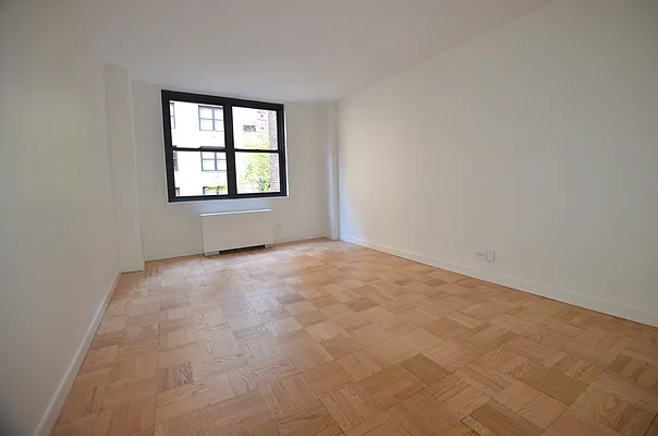 Rented by Manhattan Realty Group | media 3