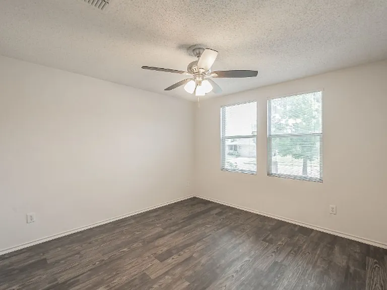 3327 Clydesdale Dr — Photo 12