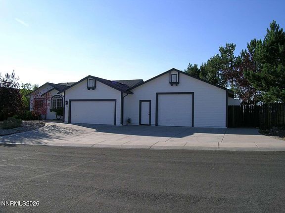 3rd image of 893 Vista Park Dr