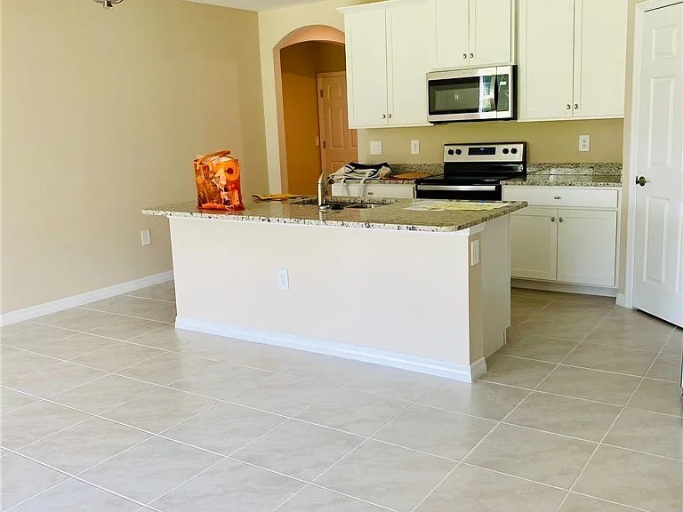 3076 Royal Gardens Ave — Photo 3