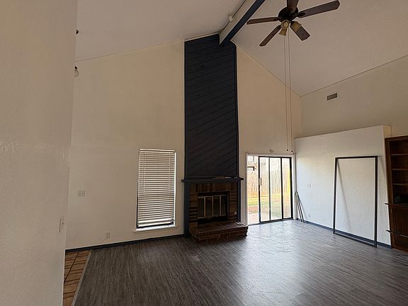3rd image of 2500 Lee Ln