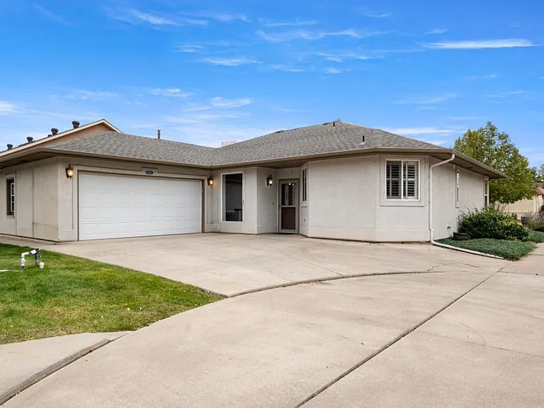 796 Josilyn Ct — Photo 2