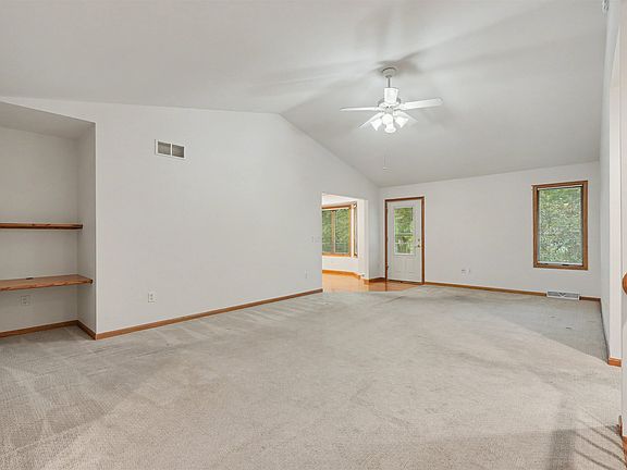 4th image of 2320 Deerborn Dr