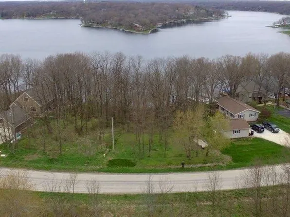 8068 Oak Run Dr, Dahinda, IL 61428