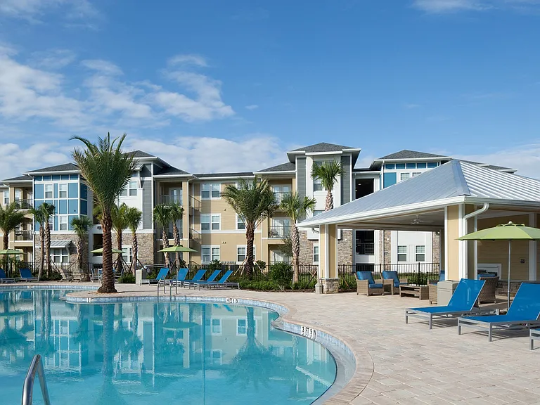 The Oaks at Southlake Commons Luxury Apartments