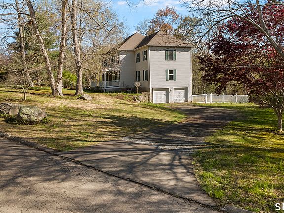 2nd image of 2 Greenwood Lane