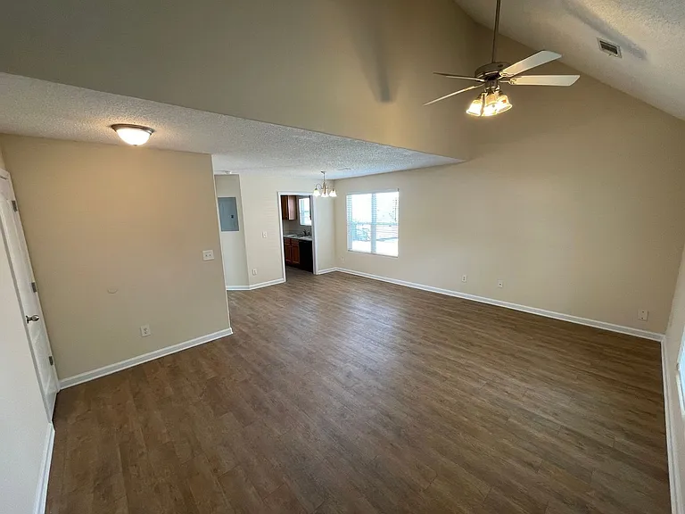 218 Katydid Dr — Photo 2
