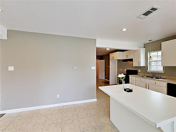 5th image of 10220 Pondwood Dr