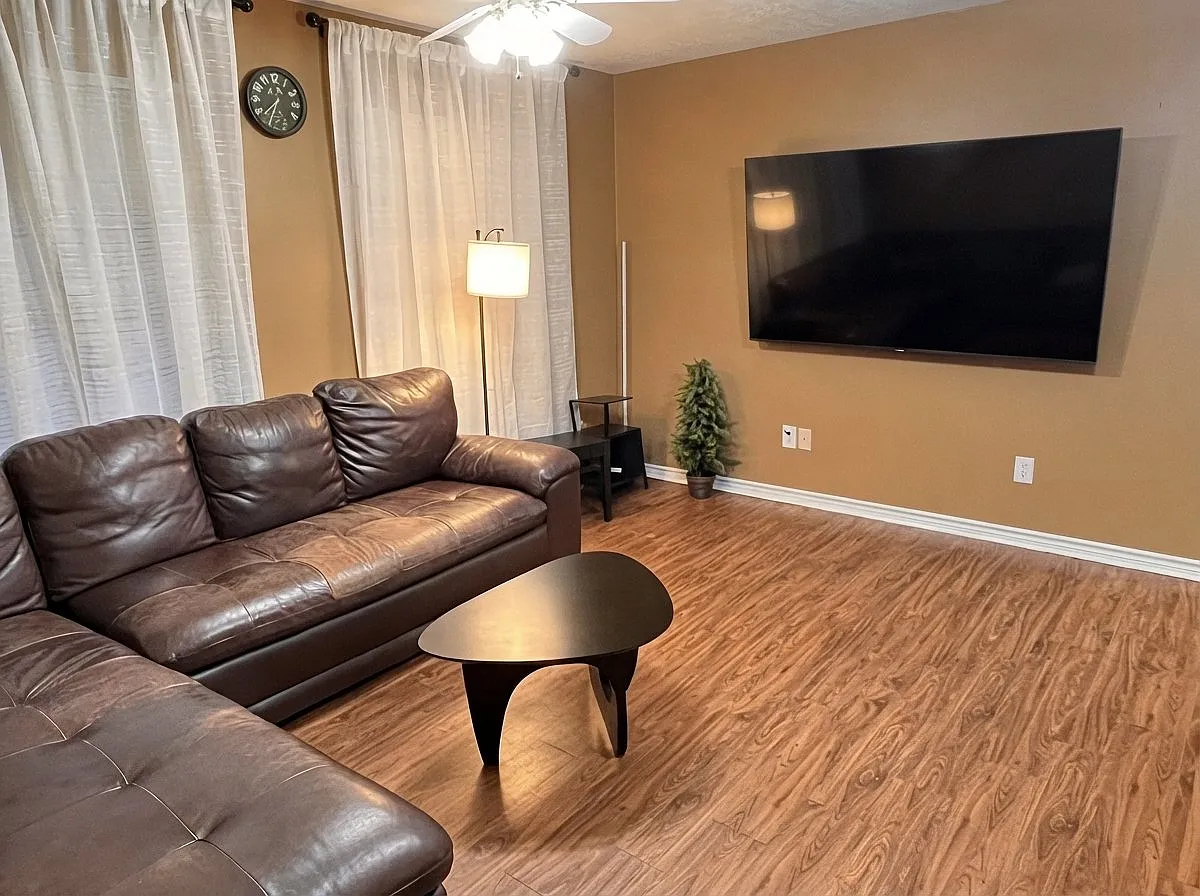 Fully Furnished Home Near Texas A&M | Wi-Fi & Parking — Photo 3
