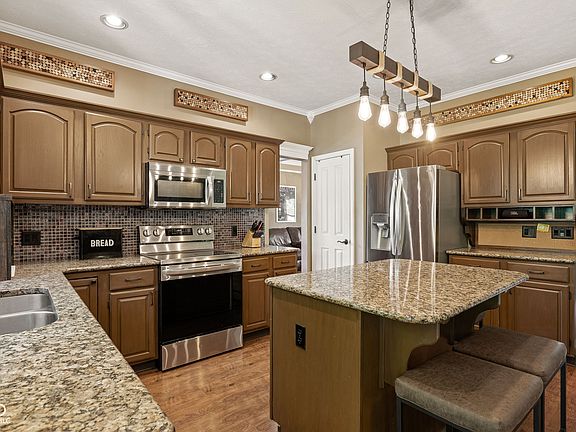 5th image of 2928 Curry Ln