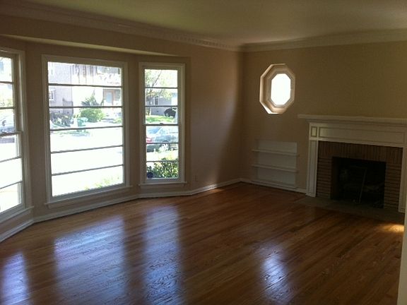 2nd image of 10821 Franklin Ave