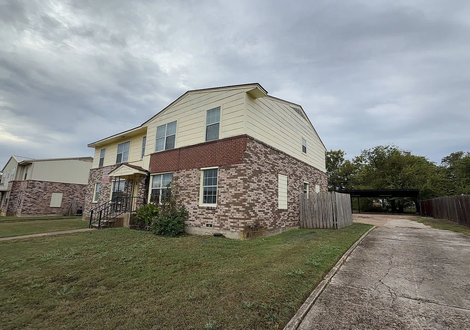 904 Sissom Rd — Photo 1
