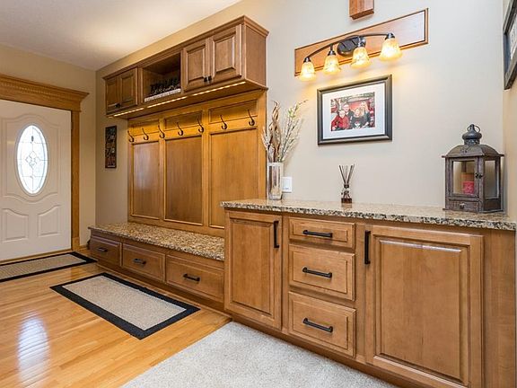 2nd image of 509 NW Crestview Ct
