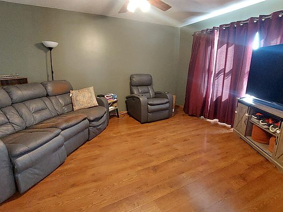 4th image of 2108 Sunnyslope Dr
