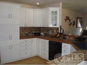 Spacious Bright Kitchen