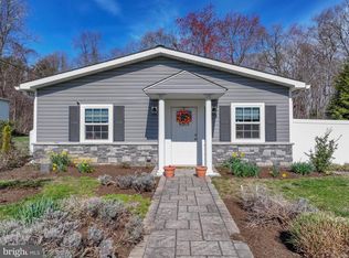 8203 Forest Glen Dr, Pasadena, MD 21122
