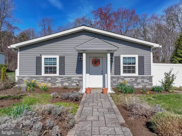 8203 Forest Glen Dr, Pasadena, MD 21122