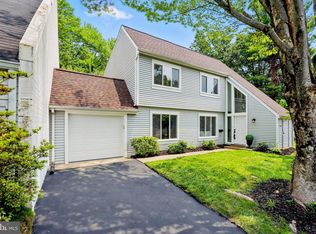 1496 Roundleaf Ct, Reston, VA 20190