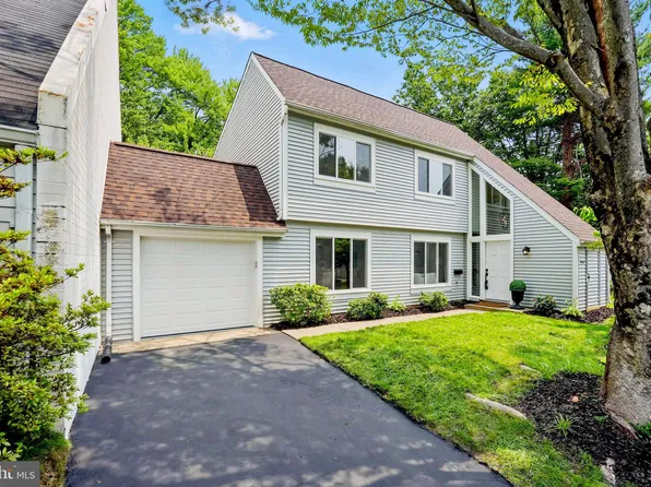 1496 Roundleaf Ct, Reston, VA 20190