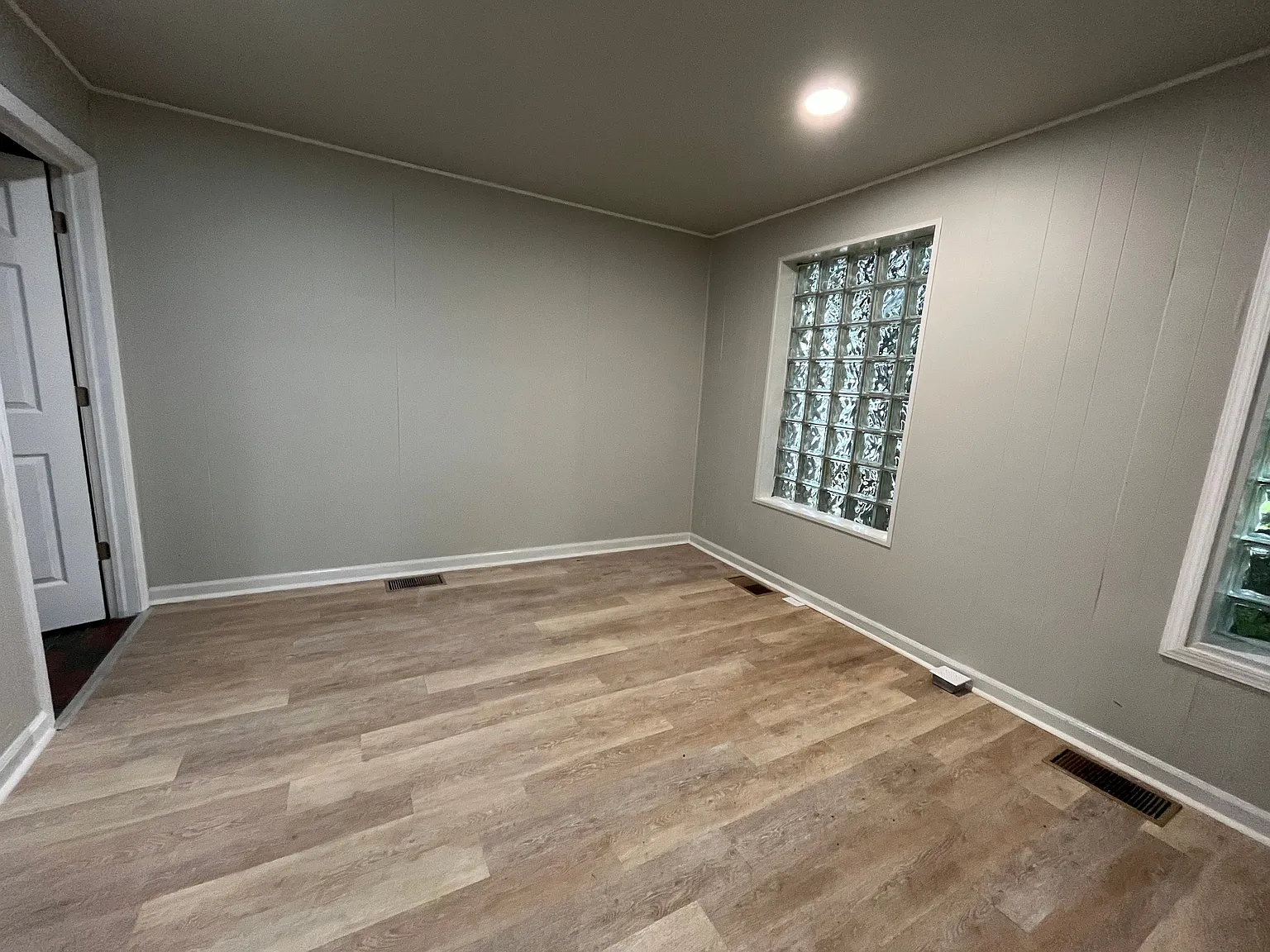 3 bed, 2.0 bath, 1800 sqft, $1,900 — Photo 4