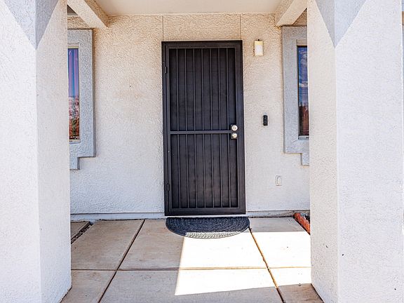 4th image of 200 SEMINOLE Place