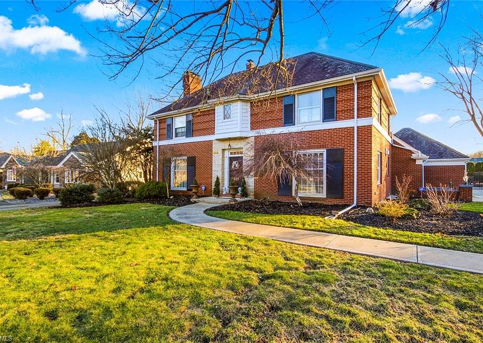 1st image of 525 Fairway Pl
