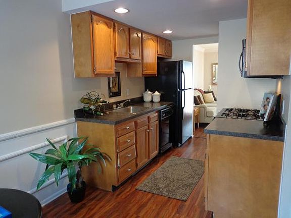 3rd image of 2599 Olde Hill Ct N