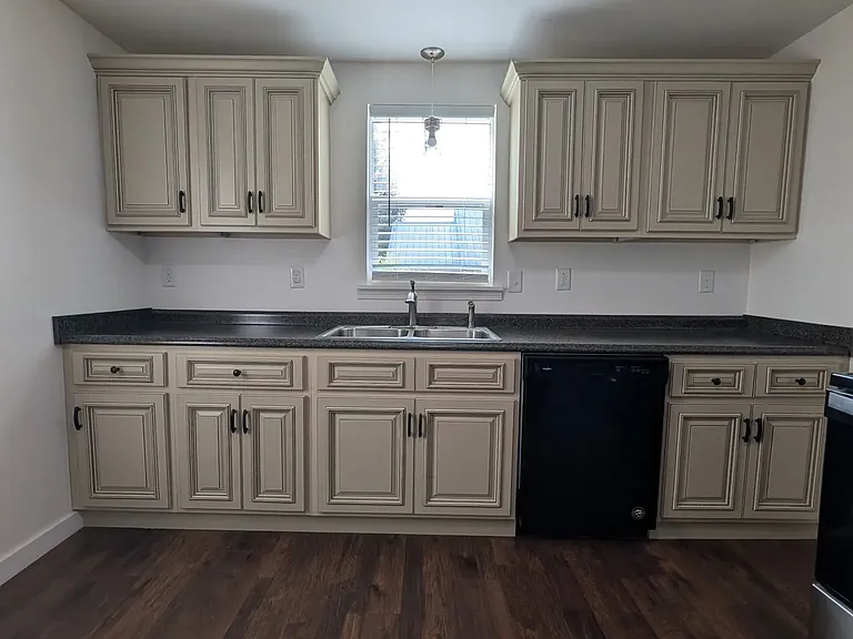 225 Smith St — Photo 3