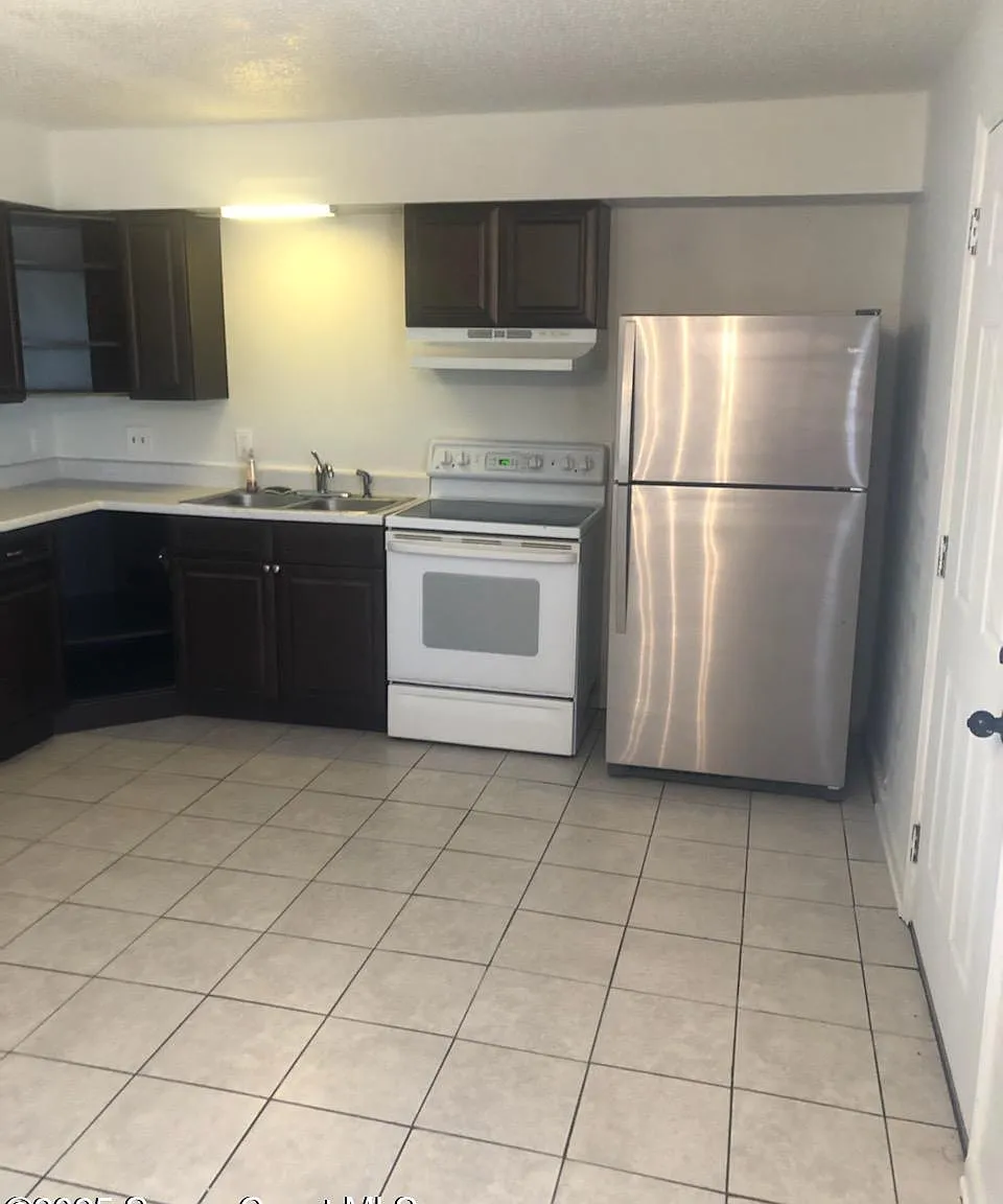 2 bed, 2.0 bath, 2856 sqft, $1,500 — Photo 3