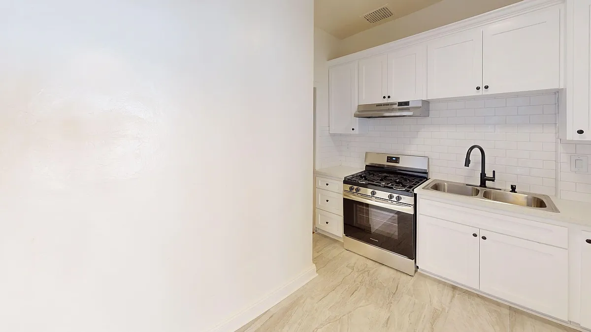 Curson Apartments...Newly Remodeled...Brand New Kitchen...Call Now!! in