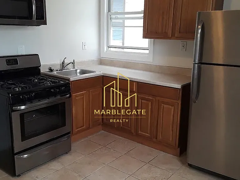 249 Amherst St #11R — Photo 1