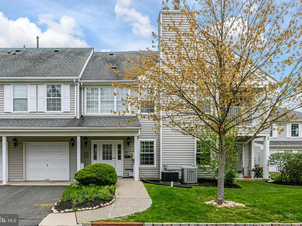 805 Eagles Chase Dr, Lawrence Township, NJ 08648