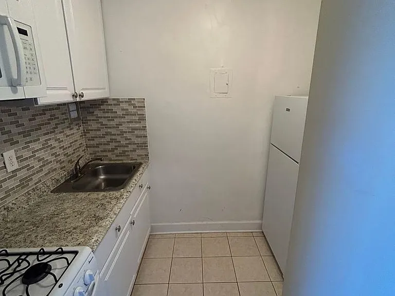 1011 Arlington Blvd #429 — Photo 4