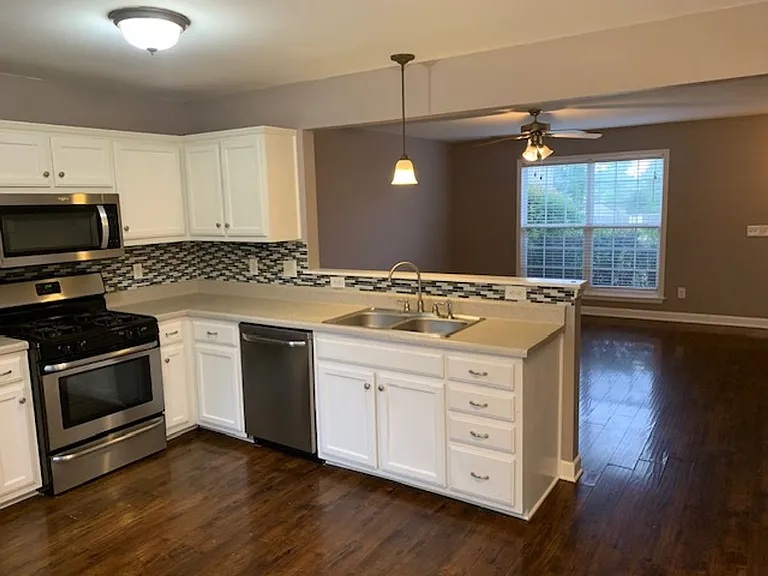 2244 Dewey Dr — Photo 5