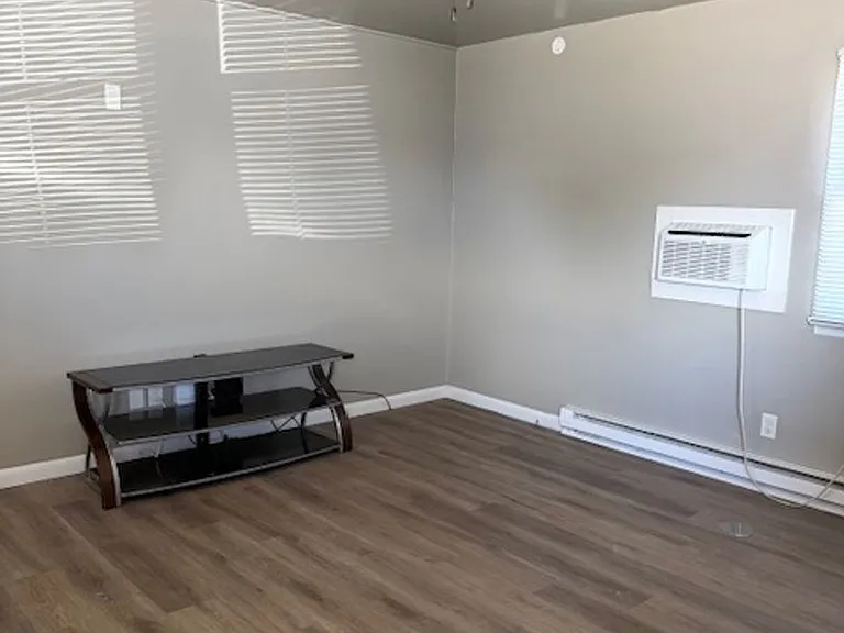 2316 E Broadway Ave — Photo 1