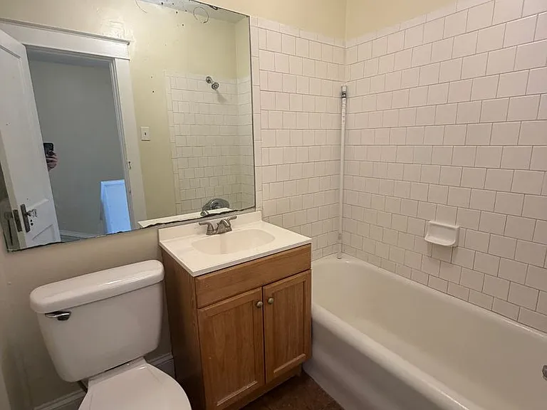 1003 Bank St — Photo 12