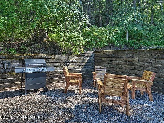 4th image of 792 Lodge Ln