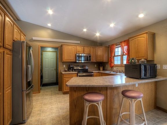 3rd image of 256 Marybeth Ct