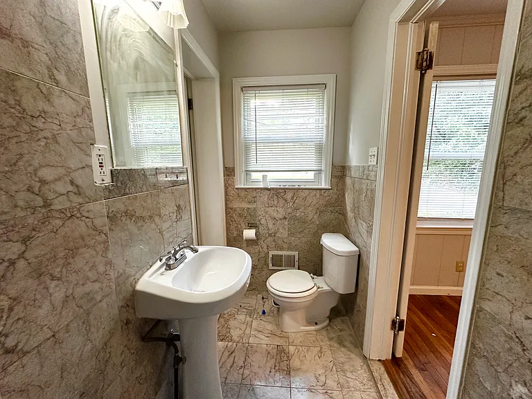 538 N Superior Ave — Photo 28